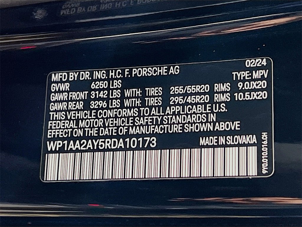 Used 2024 Porsche Cayenne image 31