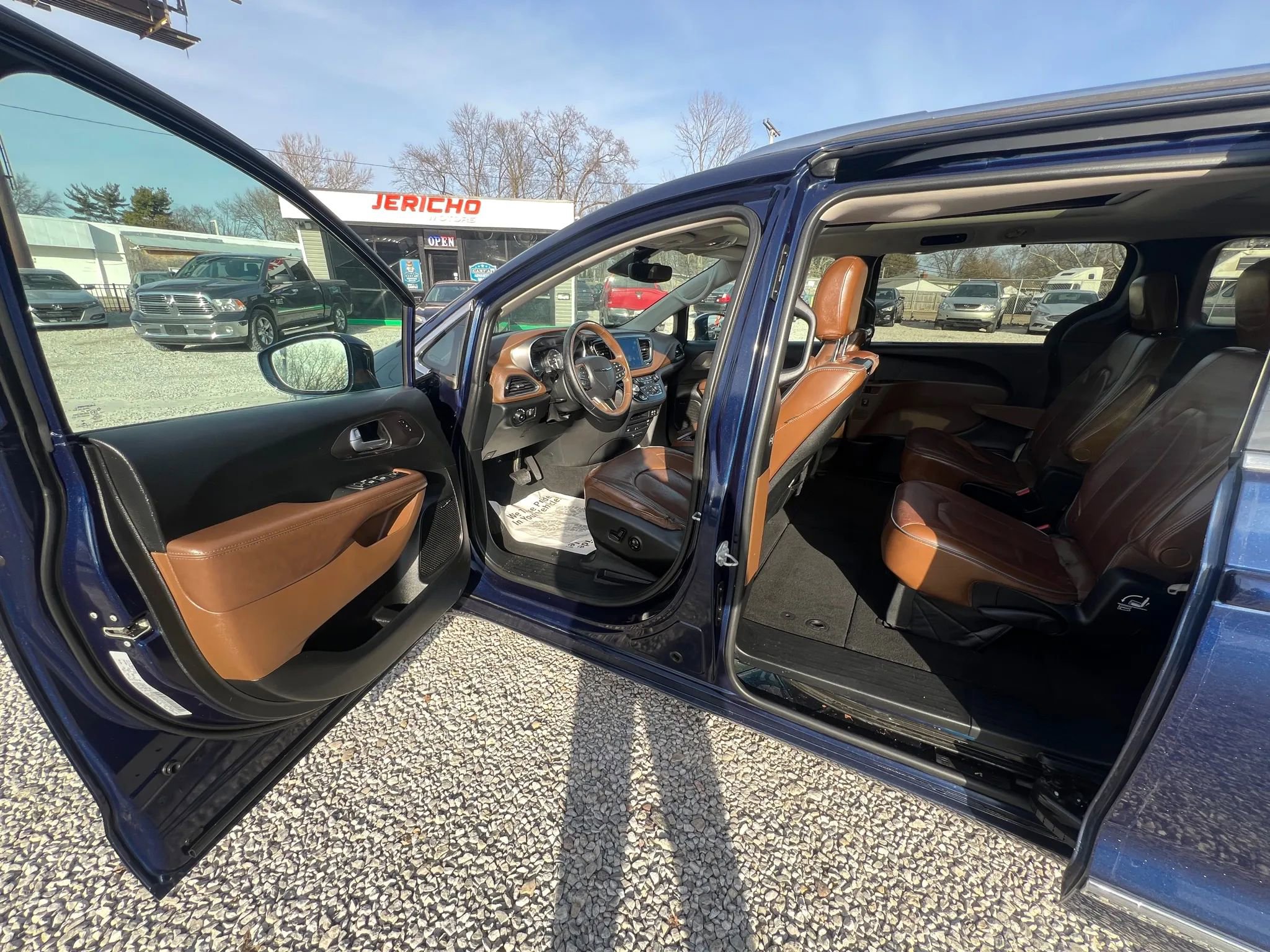 Used 2017 Chrysler Pacifica Limited image 13