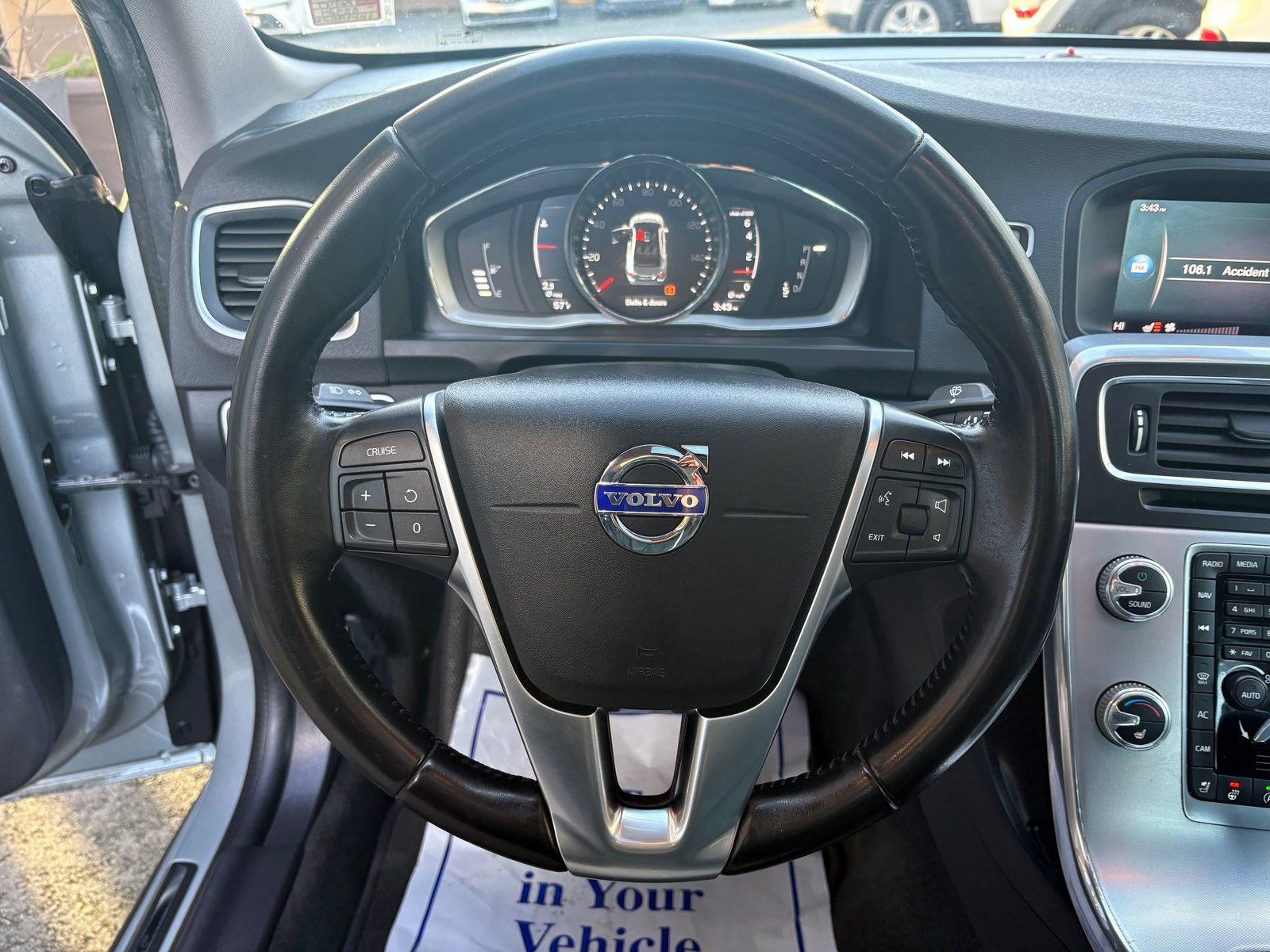 Used 2018 Volvo S60 T5 Dynamic image 33
