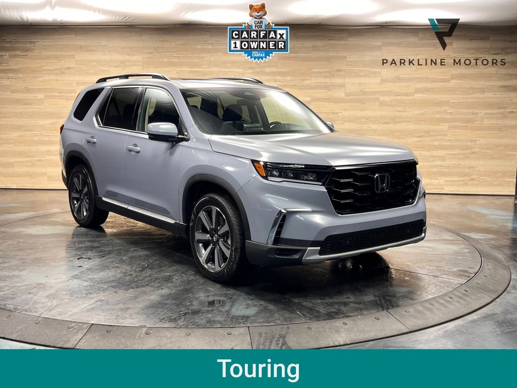 Used 2025 Honda Pilot Touring image 1