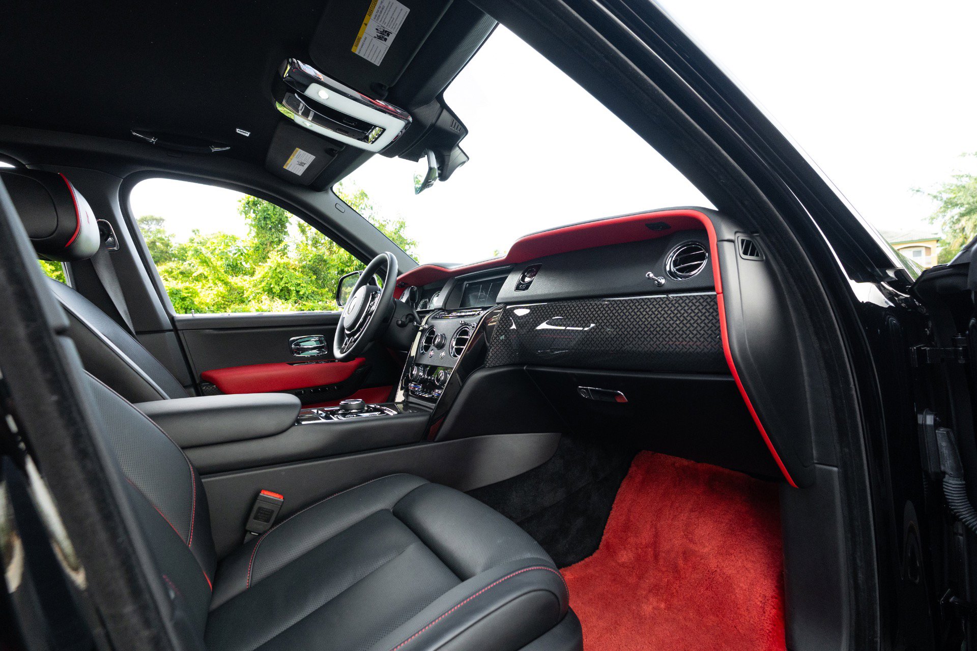 Used 2022 Rolls-Royce Cullinan Black Badge w/ Dark Exterior Package AWD/4WD image 78