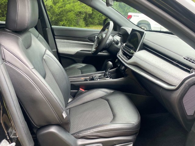 Used 2023 Jeep Compass Latitude w/ Sun and Sound Group AWD/4WD image 34