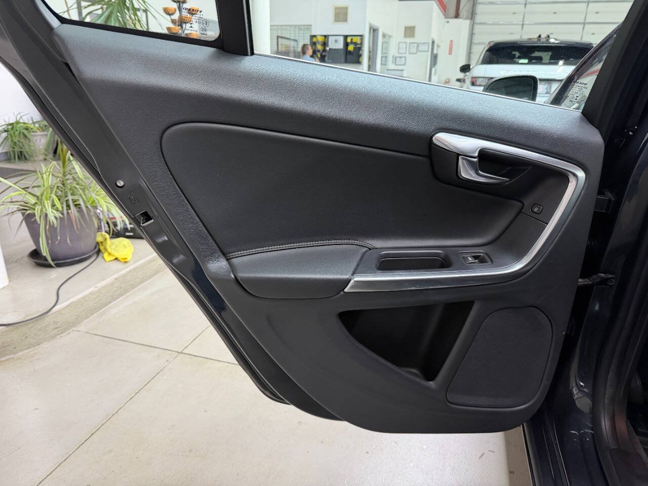 Used 2015 Volvo V60 T5 Premier FWD image 12