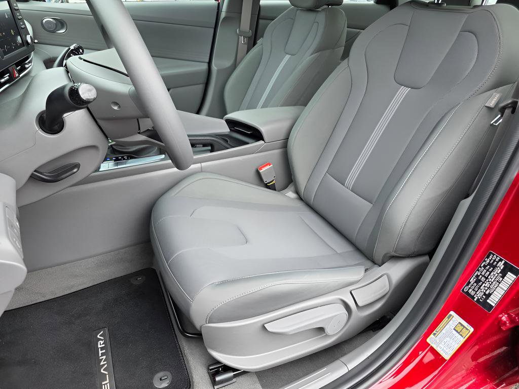 Used 2024 Hyundai Elantra SE image 18