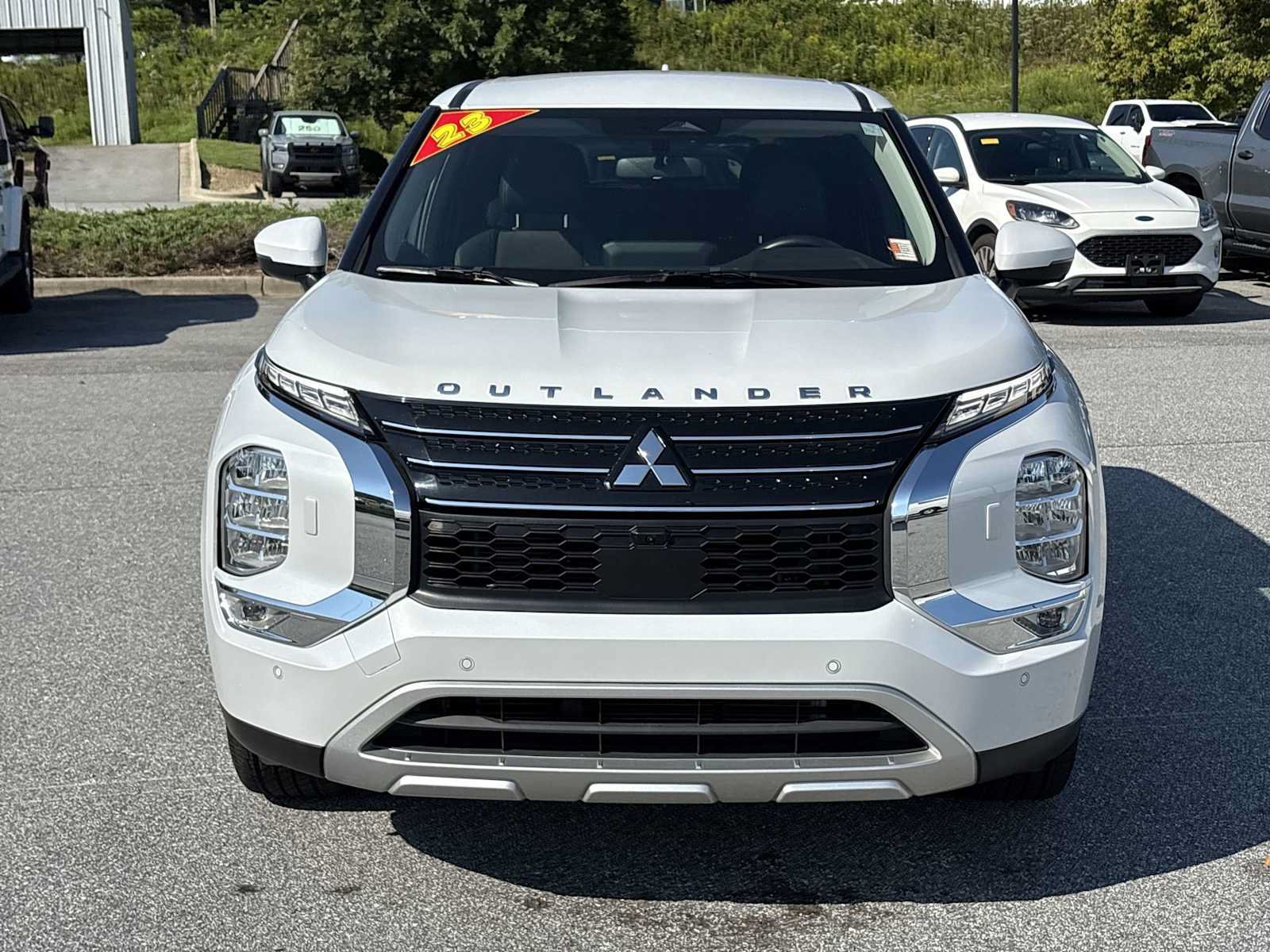 Used 2023 Mitsubishi Outlander SE AWD/4WD image 3