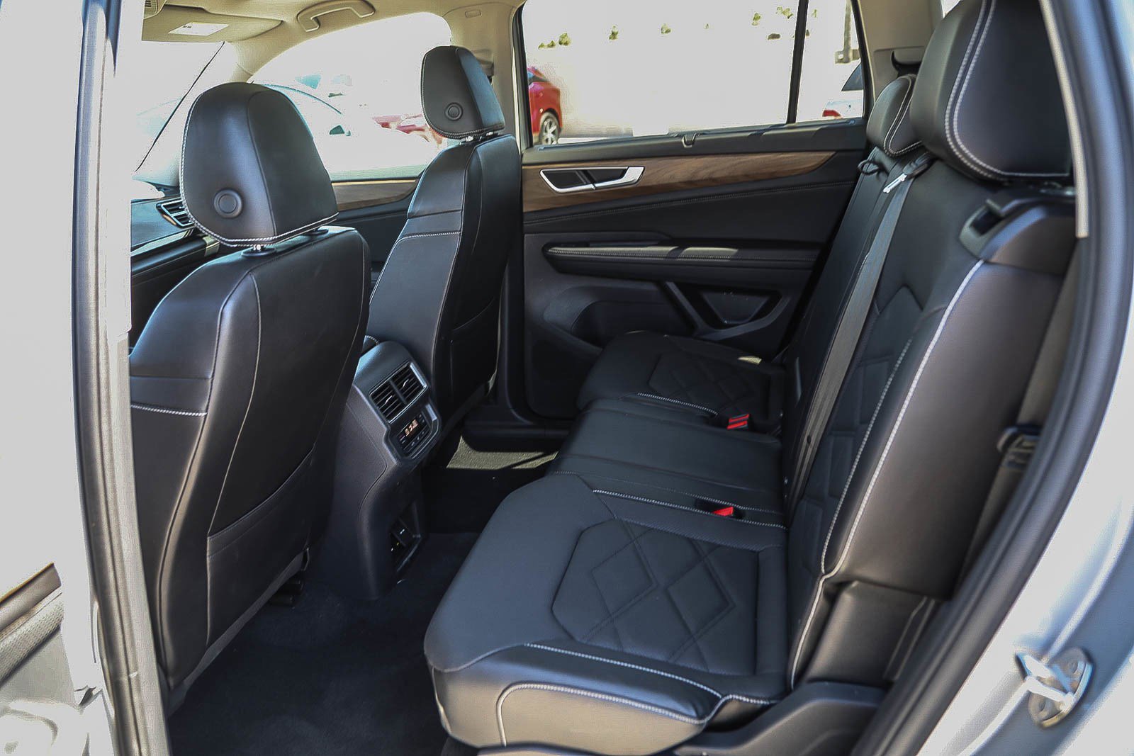 Used 2024 Volkswagen Atlas SE image 18