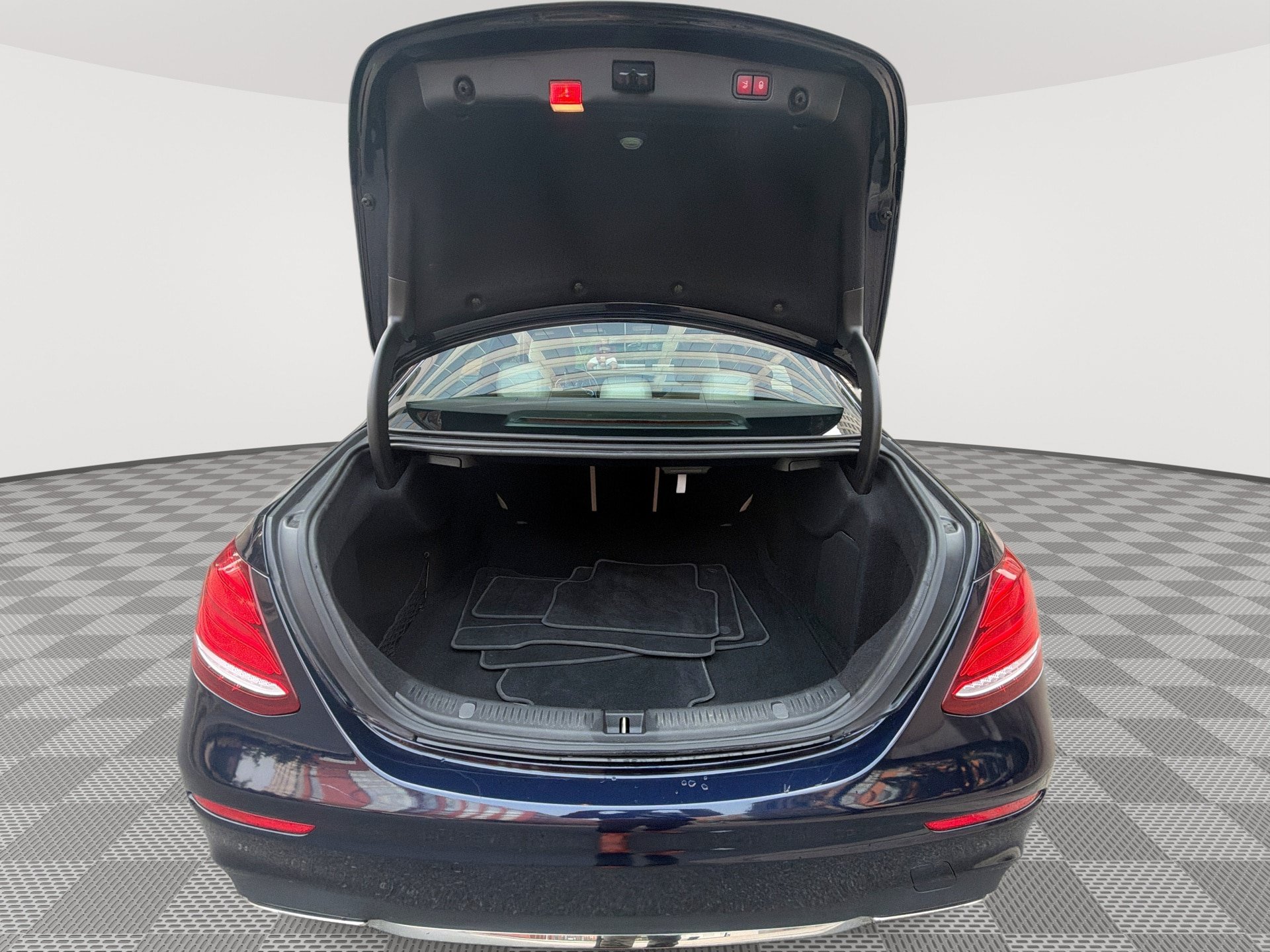 Used 2017 Mercedes-Benz E 300 4MATIC image 21
