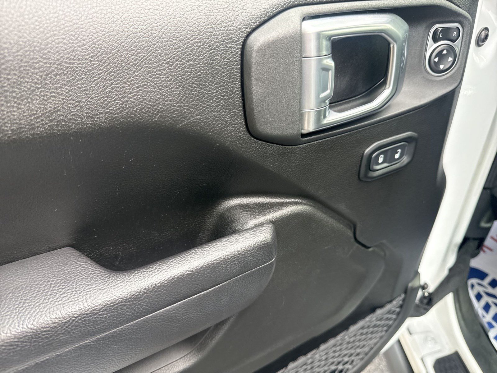 Used 2024 Jeep Wrangler Unlimited AWD/4WD image 14