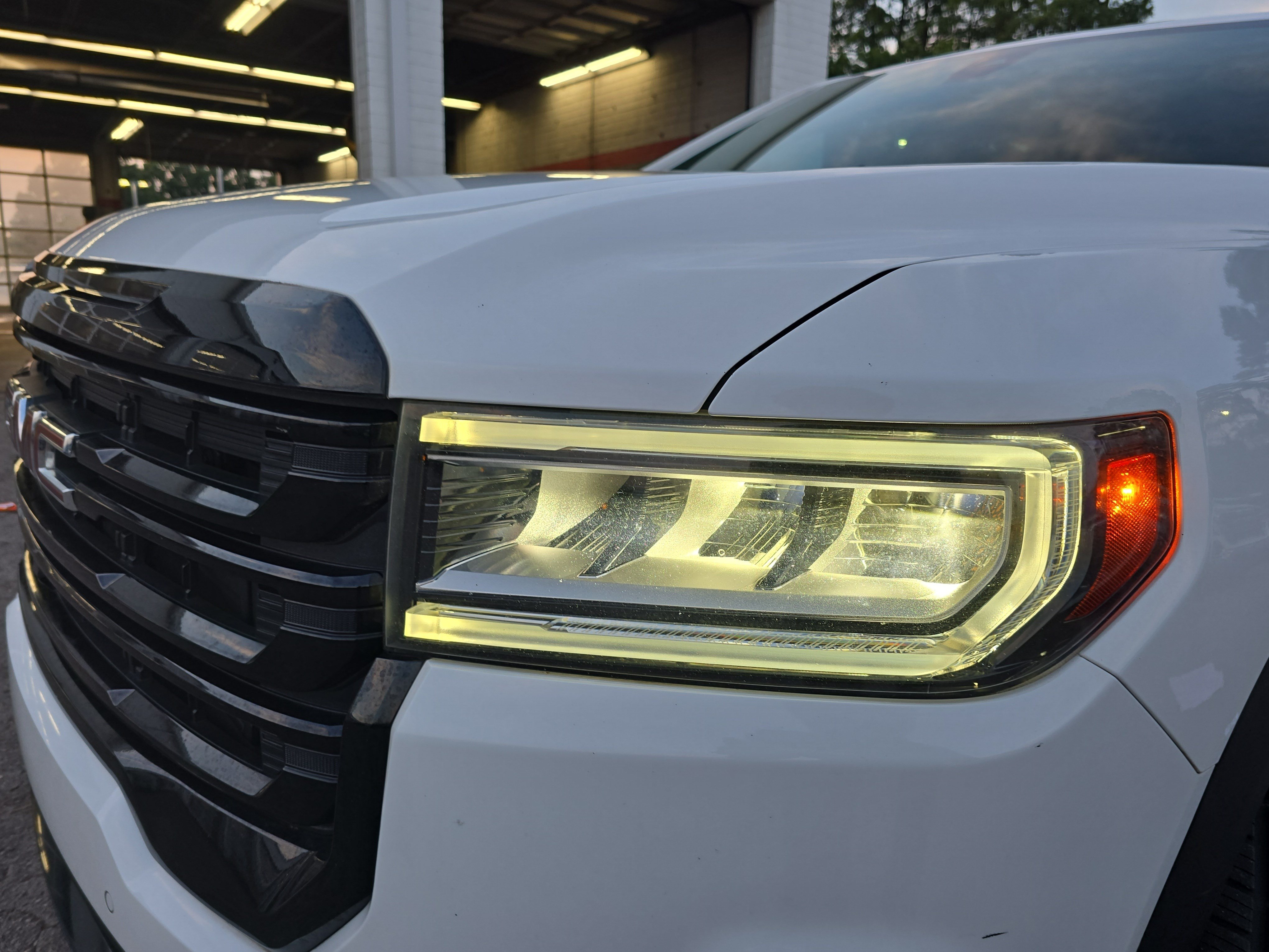 Used 2022 GMC Acadia SLT w/ Elevation Edition FWD image 31