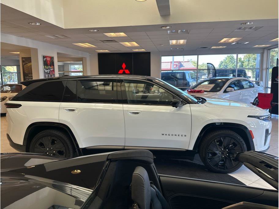 Used 2025 Jeep Wagoneer S Launch Edition AWD/4WD image 4