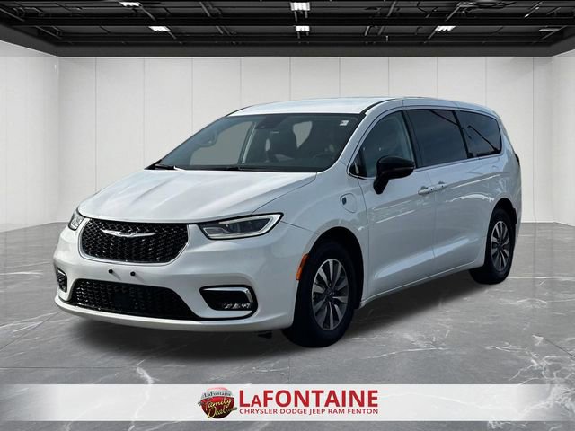 Used 2024 Chrysler Pacifica Limited FWD image 1