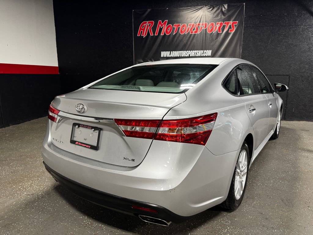 Used 2013 Toyota Avalon XLE w/ Preferred Accessory Package FWD image 5
