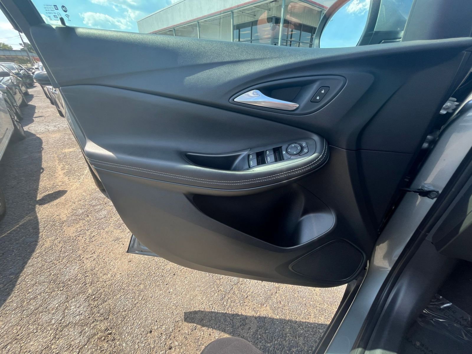 Used 2025 Buick Encore GX Preferred AWD/4WD image 18