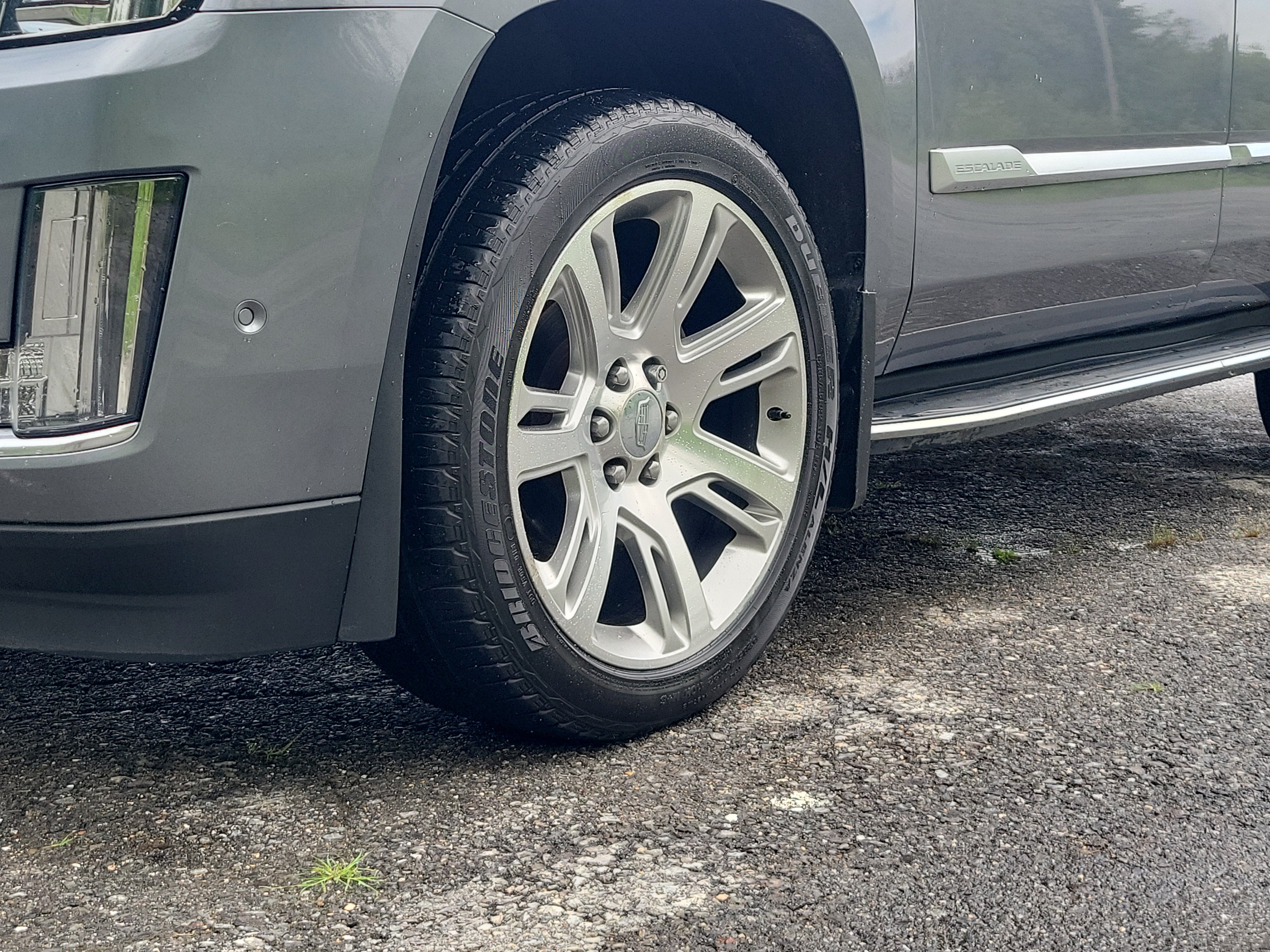 Used 2018 Cadillac Escalade Luxury AWD/4WD image 12