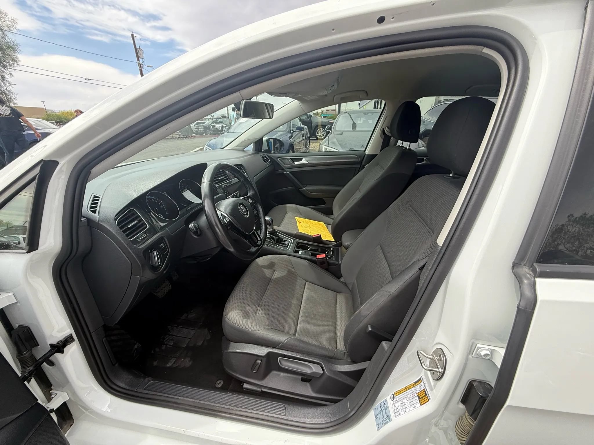 Used 2019 Volkswagen e-Golf SE w/ Driver Assistance Package FWD image 9