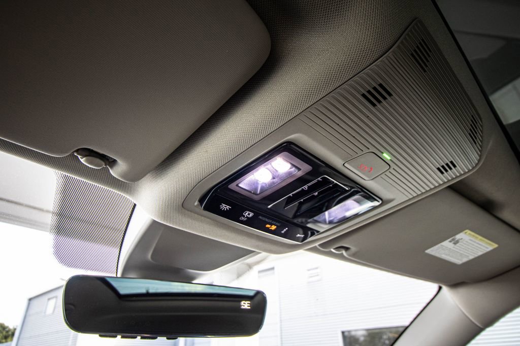 Used 2024 Volkswagen Atlas SEL Premium R-Line image 38