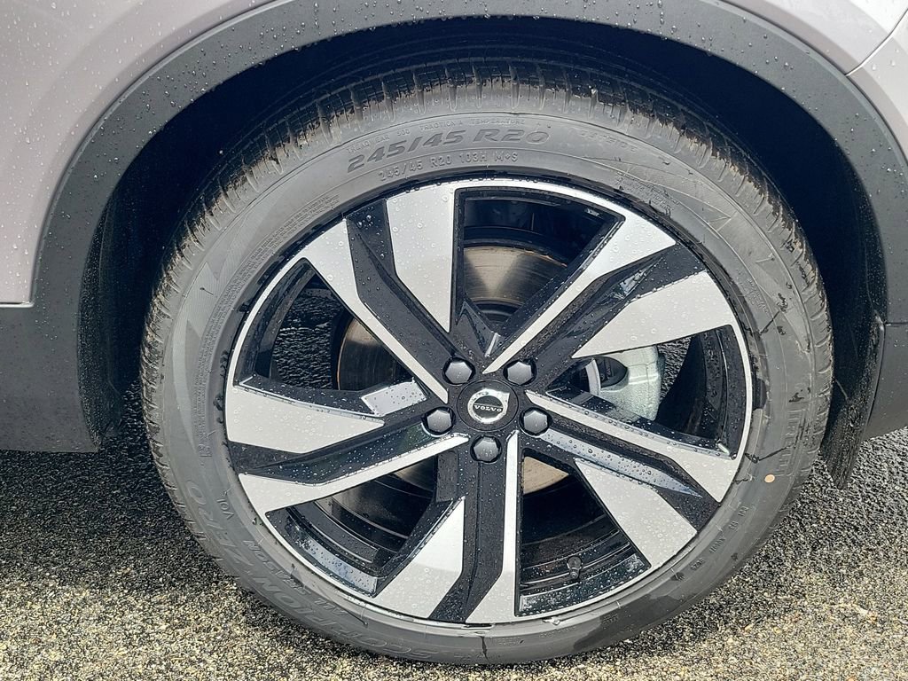New 2026 Volvo XC40 B5 Plus w/ Climate Package AWD/4WD image 3