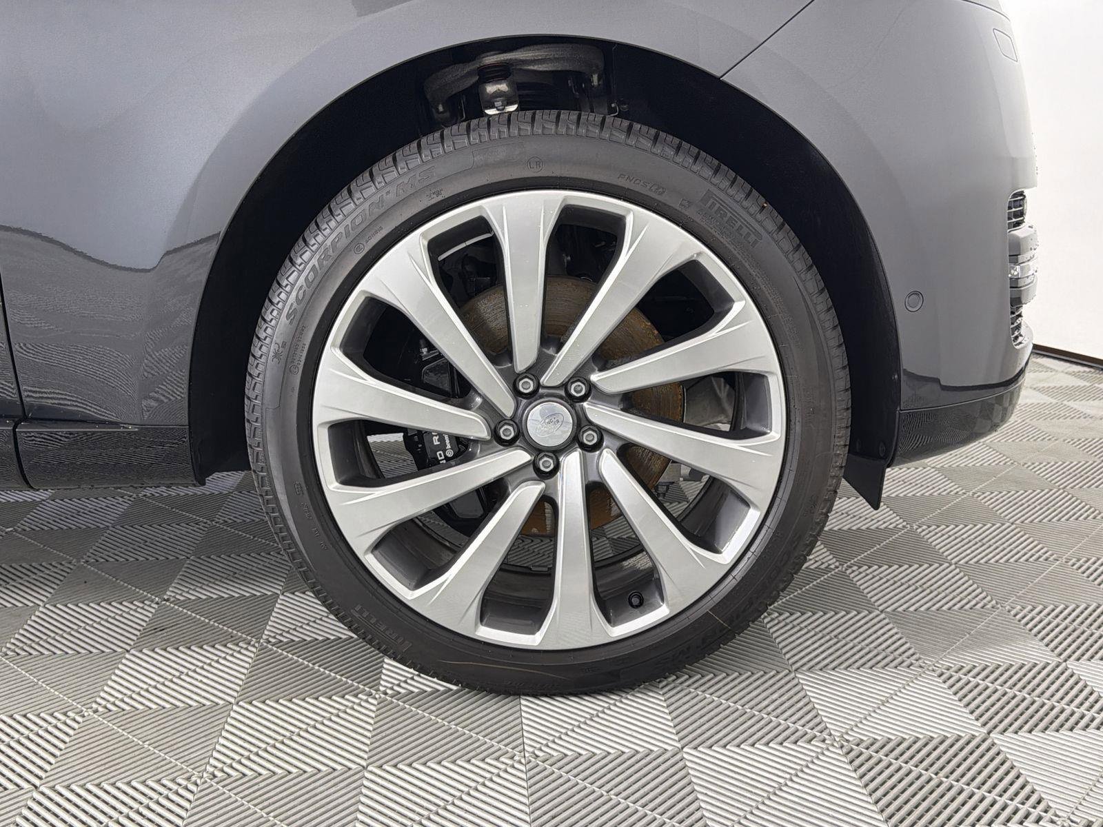 New 2025 Land Rover Range Rover Long Wheelbase SE image 35