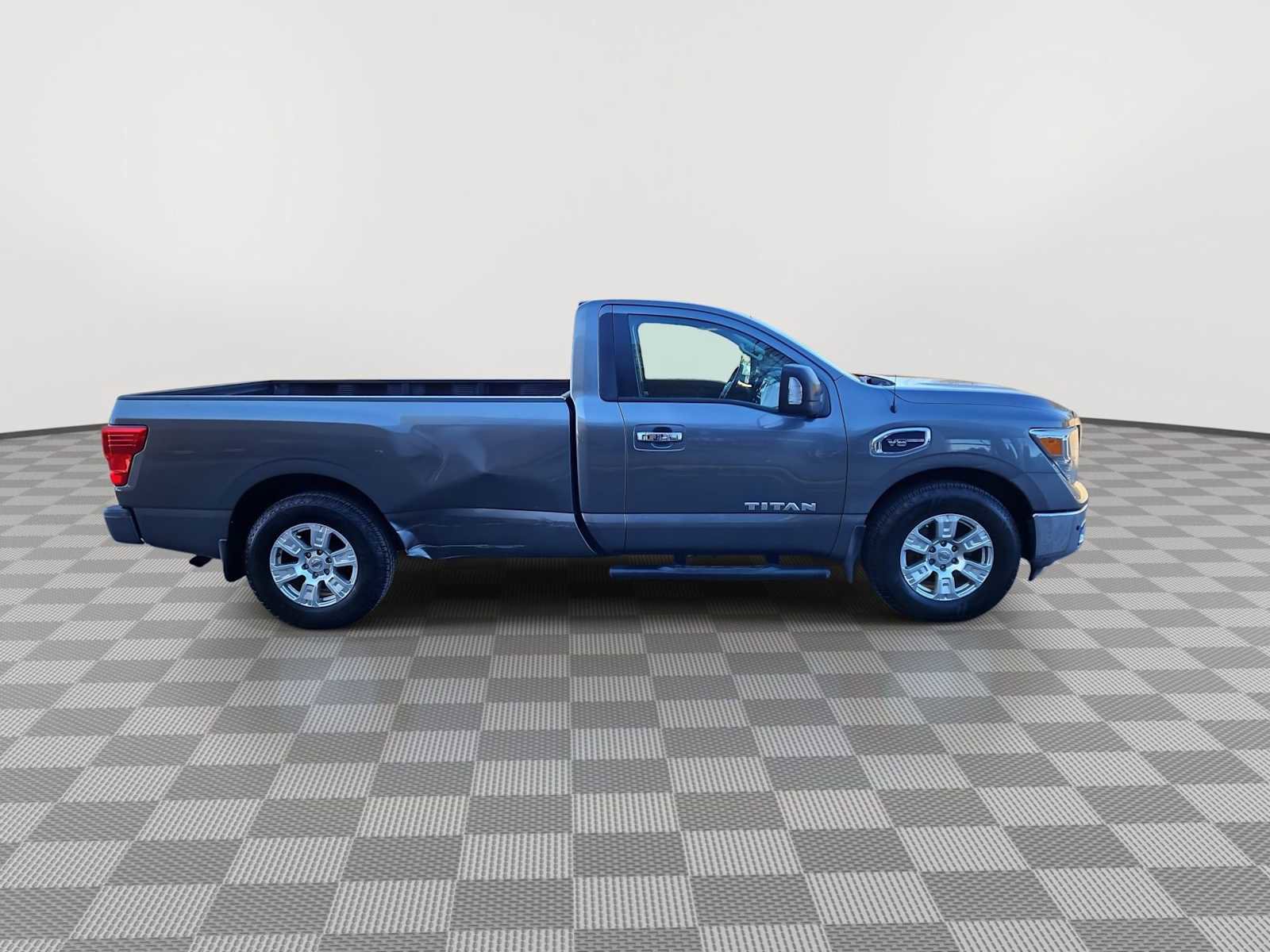 Used 2017 Nissan Titan SV image 9