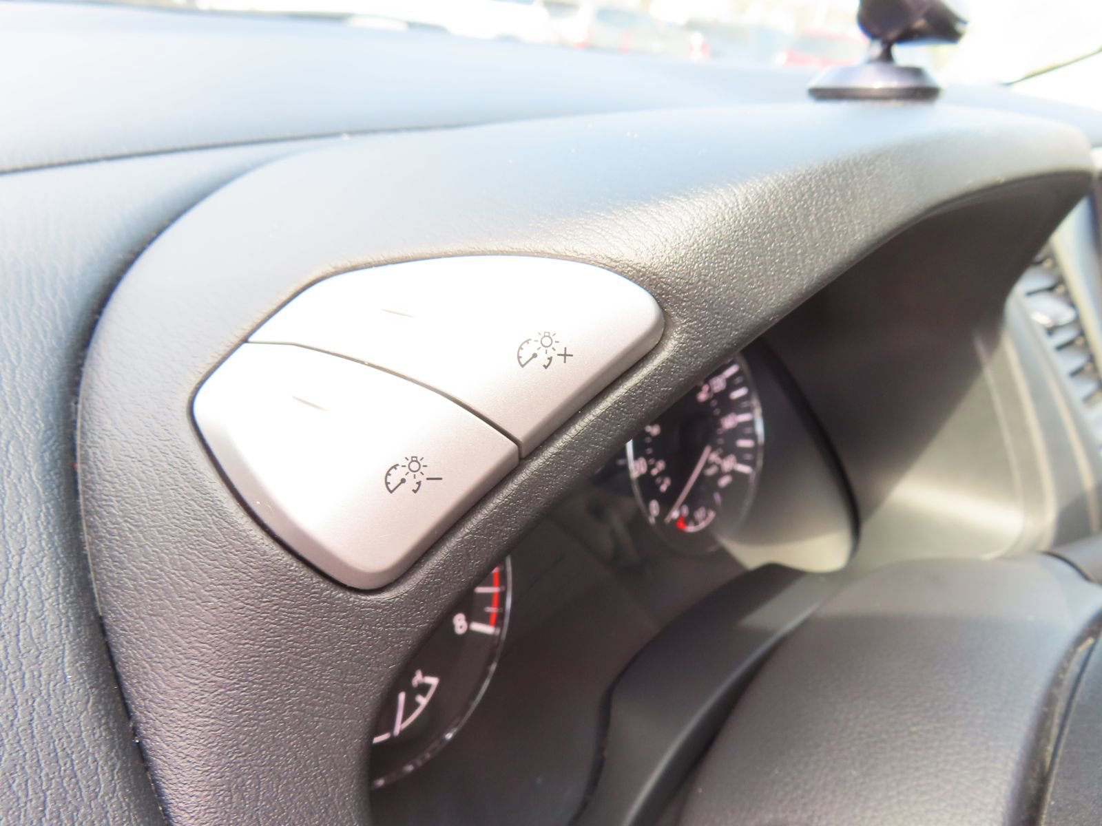 Used 2019 Nissan Pathfinder SV image 17