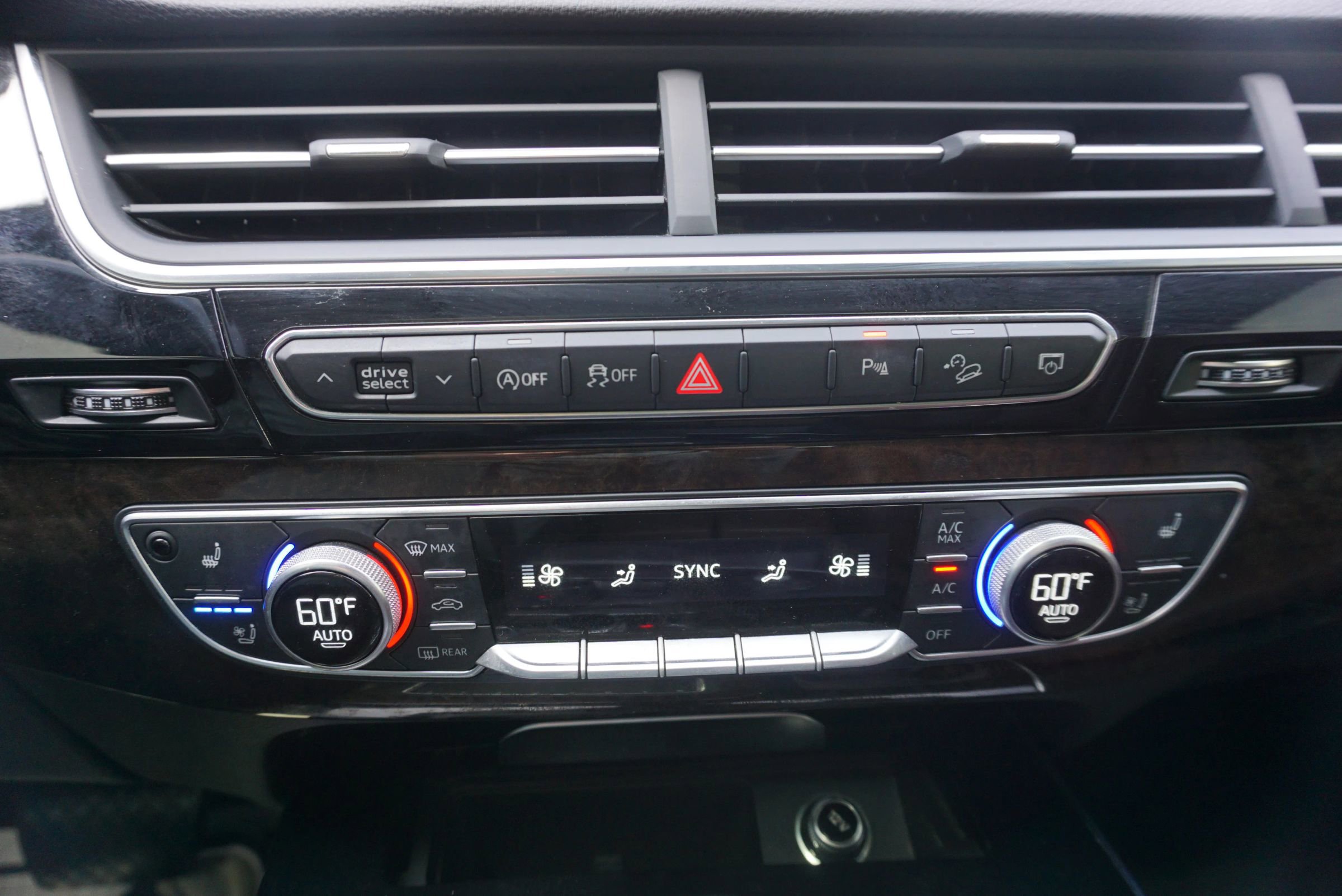 Used 2018 Audi Q7 3.0T Premium Plus AWD/4WD image 33