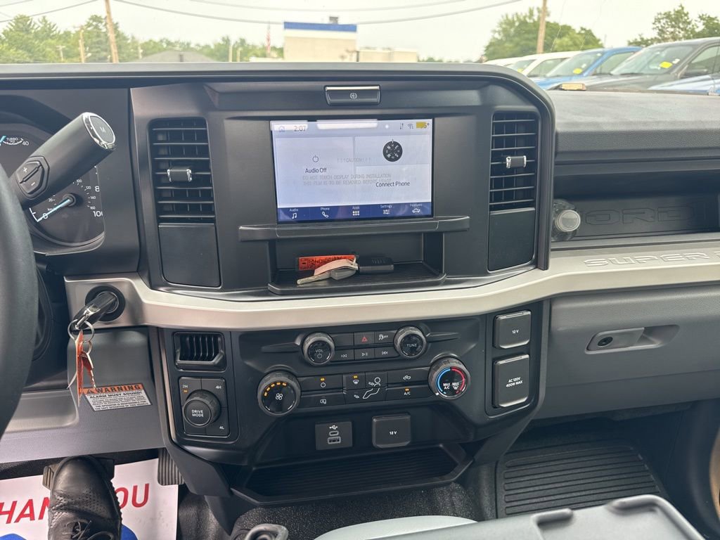 New 2025 Ford F550 4x4 Regular Cab Super Duty image 15