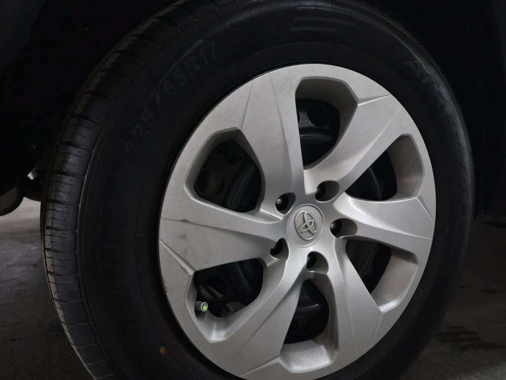 Used 2020 Toyota RAV4 LE FWD image 32