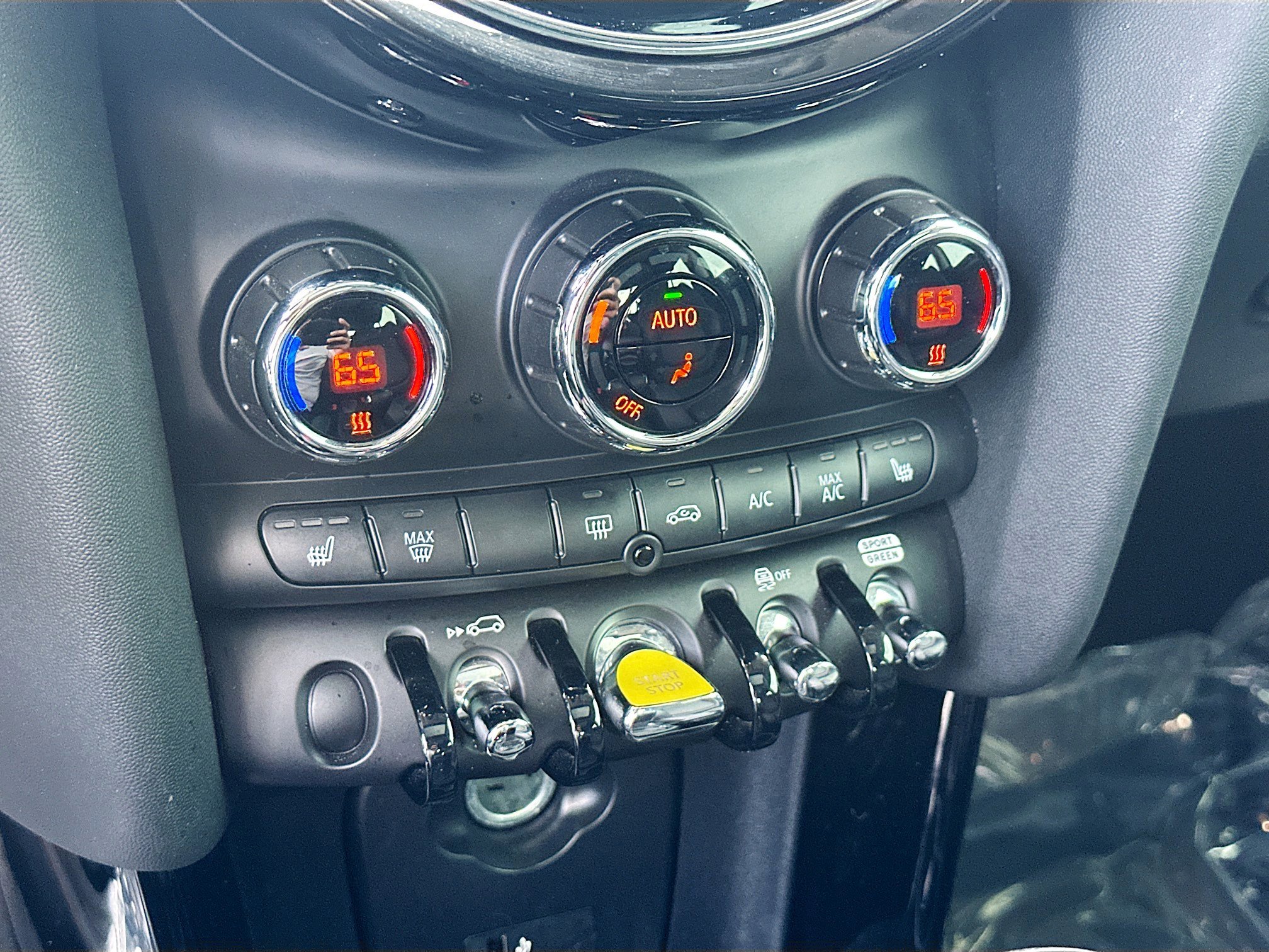 Used 2024 MINI Cooper SE image 16