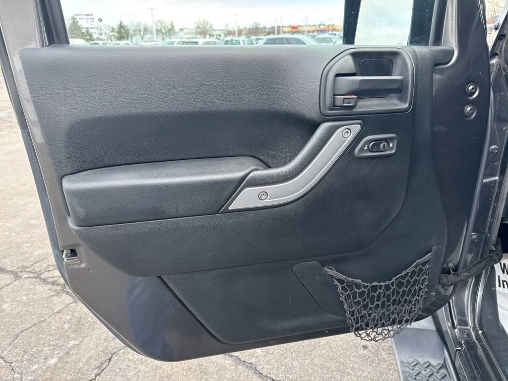 Used 2017 Jeep Wrangler Unlimited Sahara image 27