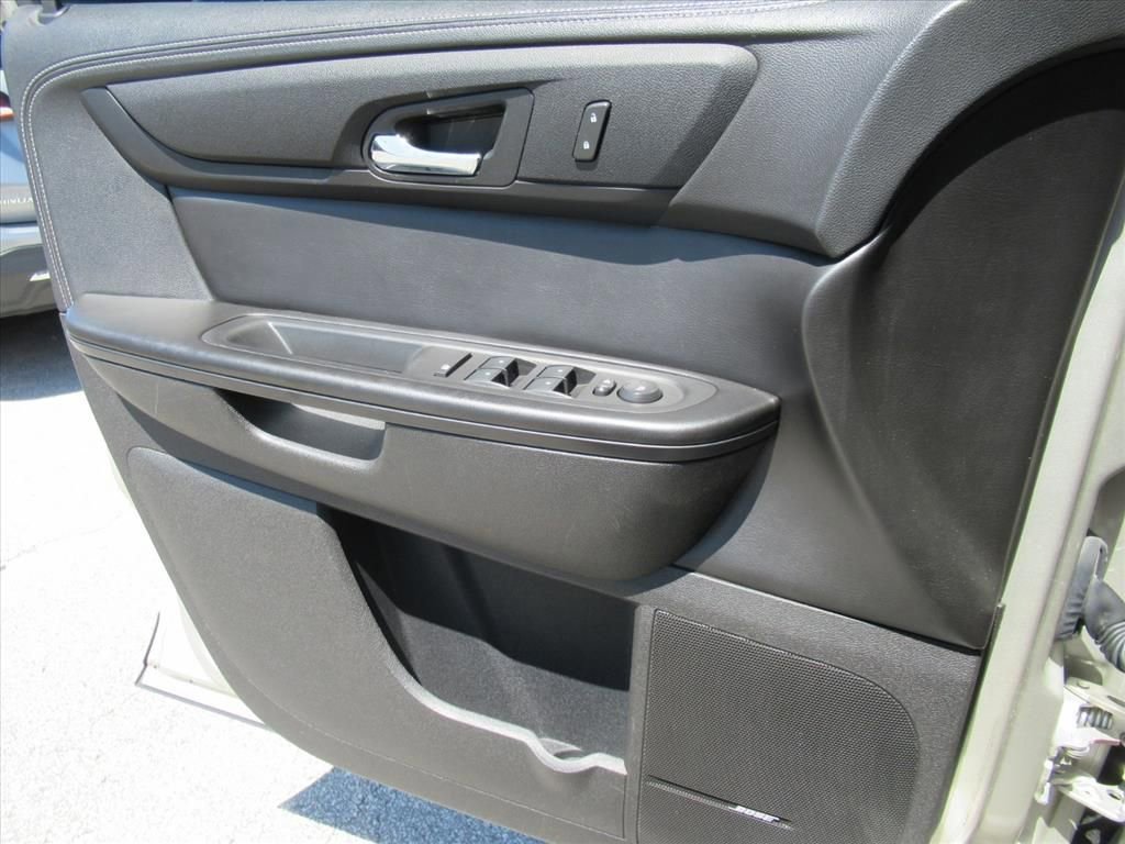 Used 2017 Chevrolet Traverse LT FWD image 20