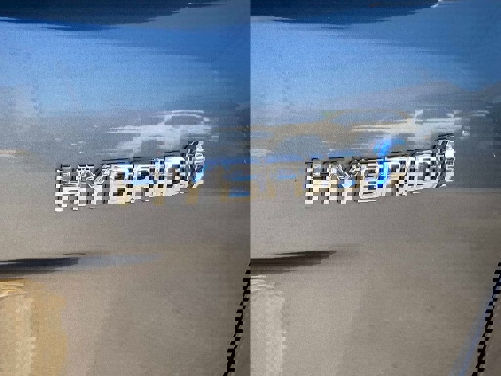 Used 2017 Toyota Prius Two image 24