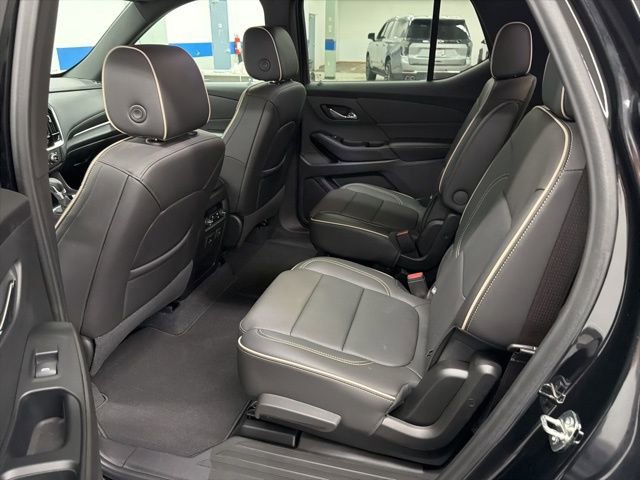 Used 2023 Chevrolet Traverse Premier image 23