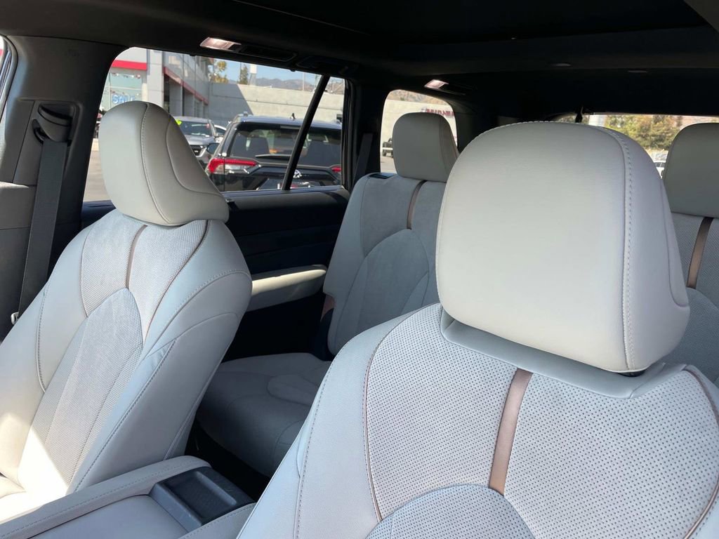 Used 2024 Toyota Grand Highlander AWD Hybrid image 24