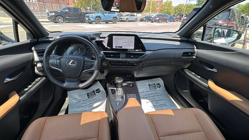 Used 2024 Lexus UX 250h AWD w/ Premium Package image 28