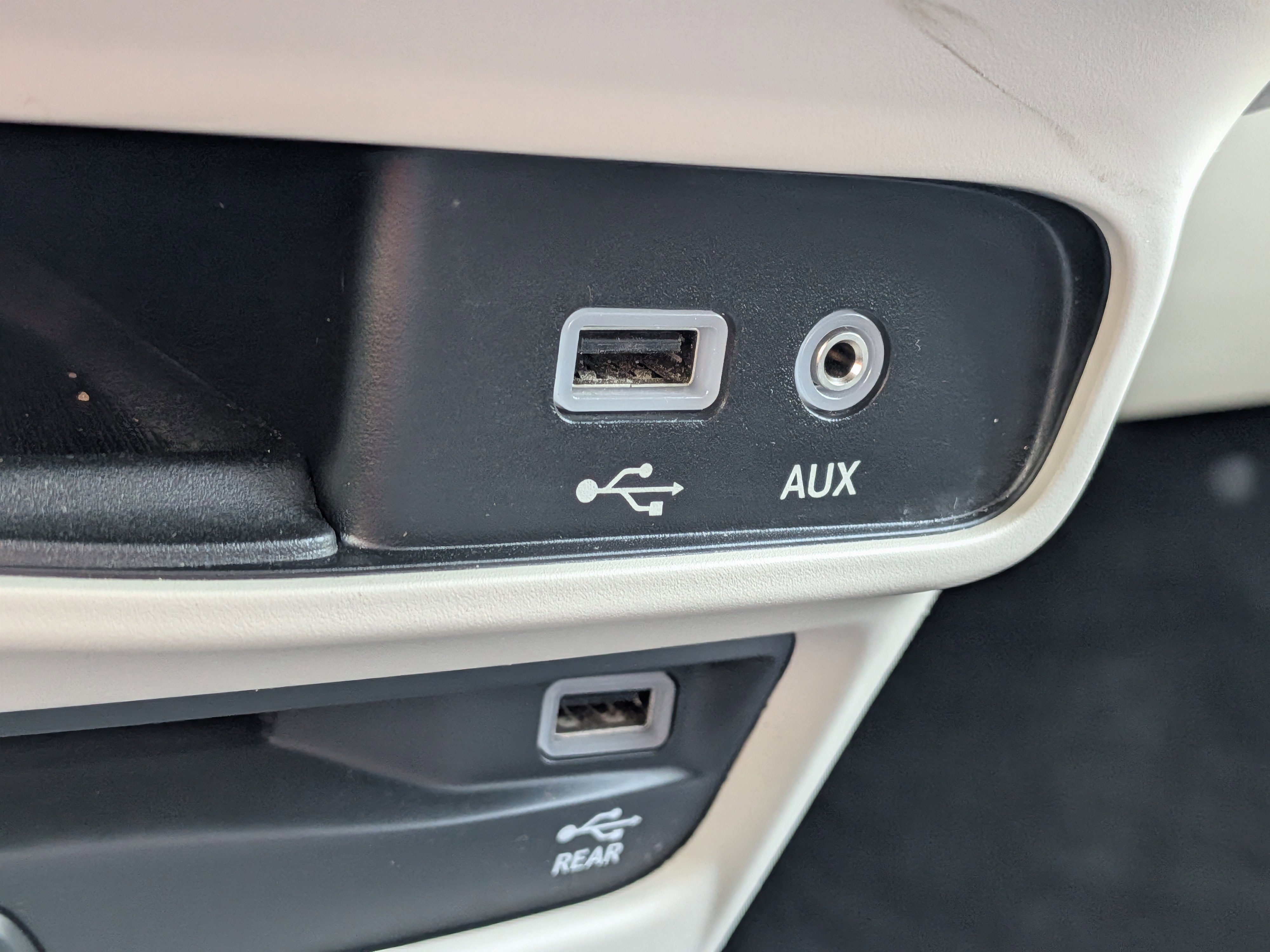 Used 2018 Chrysler Pacifica Touring-L Plus w/ Tire & Wheel Group FWD image 21