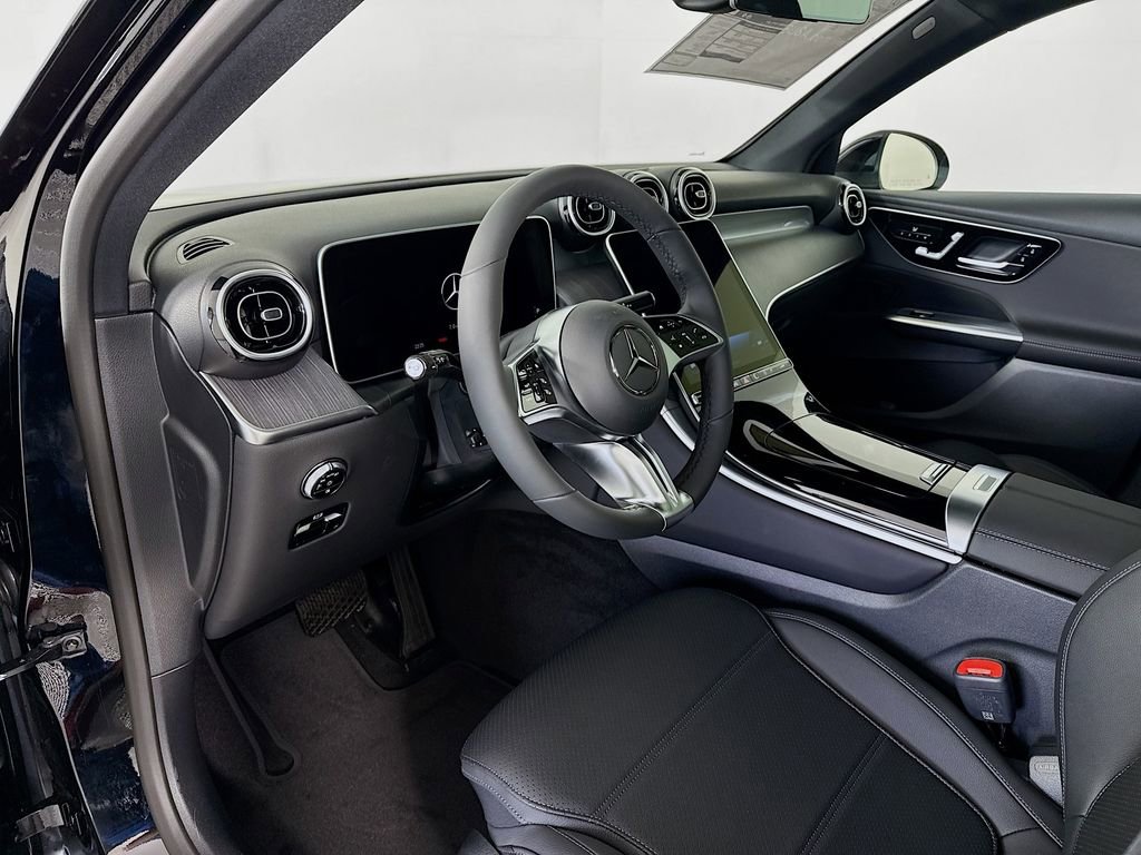 Used 2026 Mercedes-Benz GLC 300 4MATIC image 4