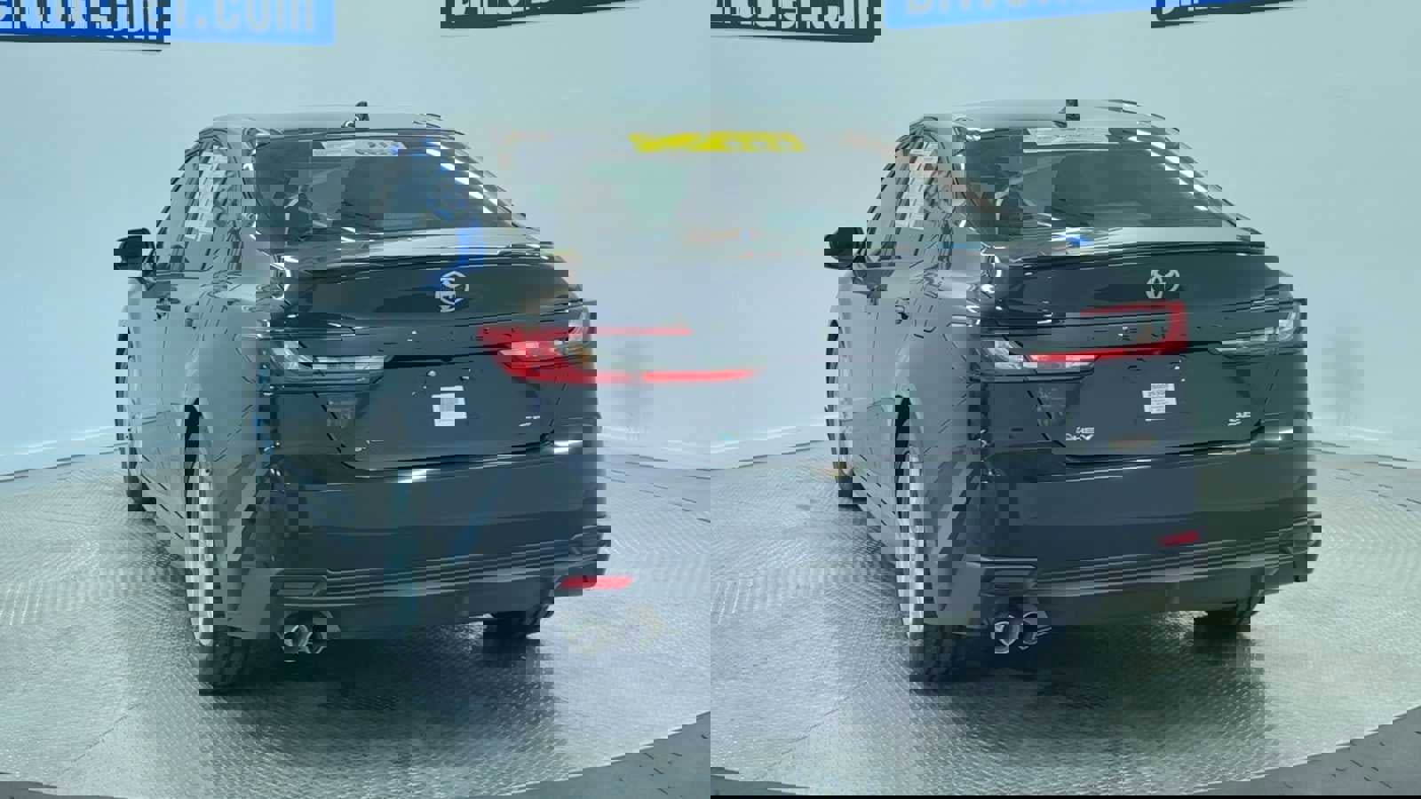 Used 2025 Toyota Camry SE w/ Convenience Package image 6