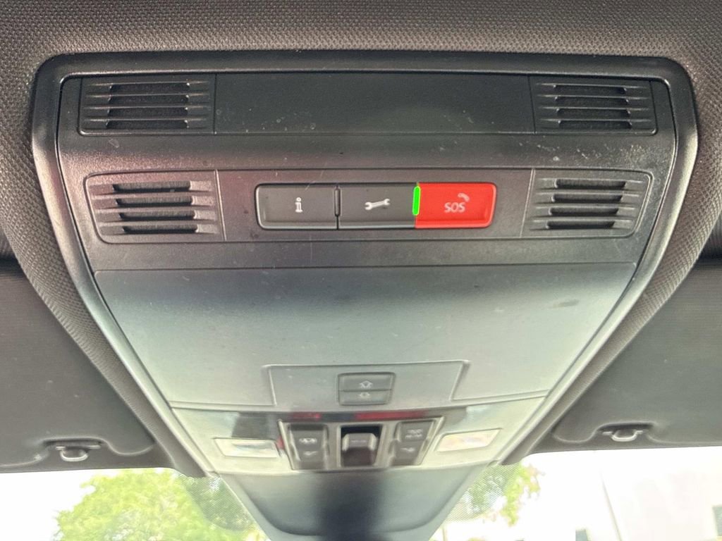 Used 2023 Volkswagen Tiguan SE R-Line image 43