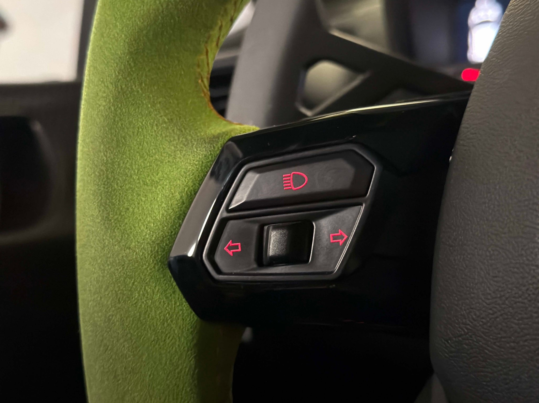 Used 2022 Lamborghini Huracan STO RWD image 37