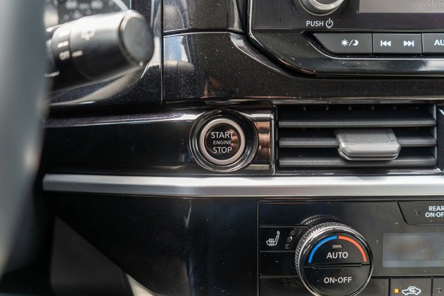Used 2022 Nissan Pathfinder SV AWD/4WD image 32