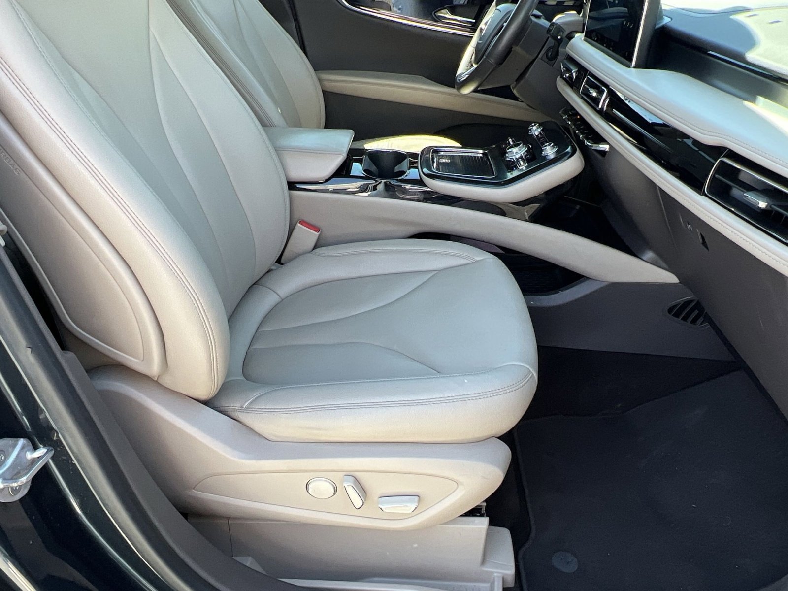 Used 2022 Lincoln Nautilus AWD image 30