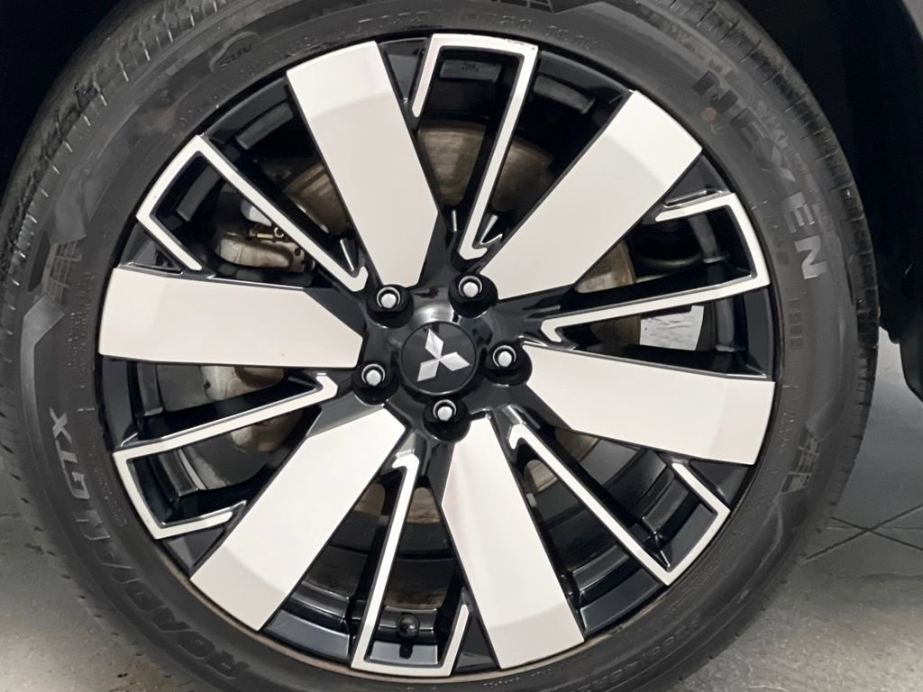 Used 2025 Mitsubishi Outlander SE image 69