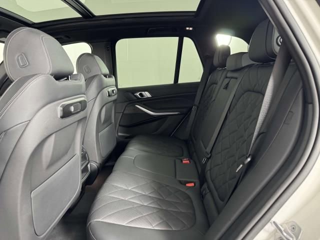 Used 2025 BMW X5 xDrive40i image 33