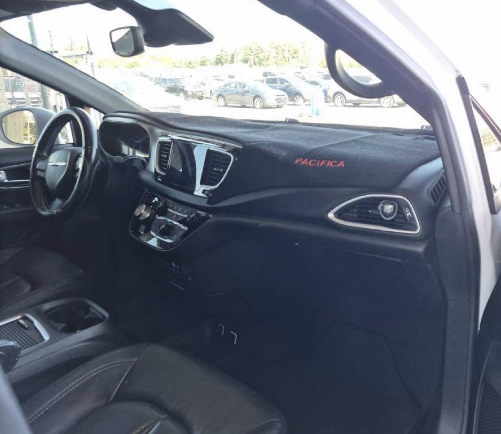 Used 2020 Chrysler Pacifica Touring-L Plus w/ Advanced Safetytec Group FWD image 8