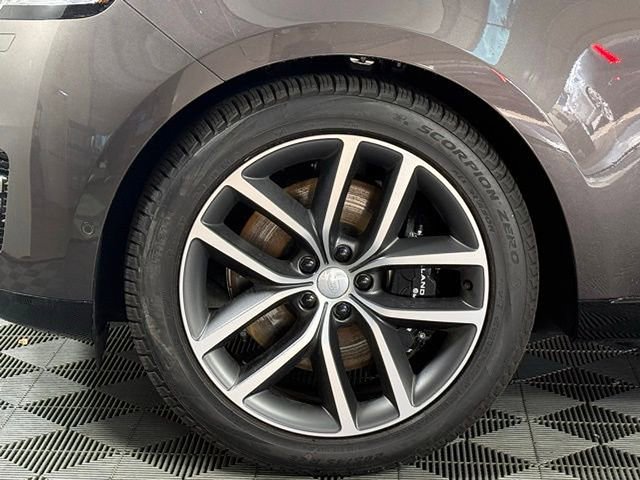 New 2025 Land Rover Range Rover SE image 13