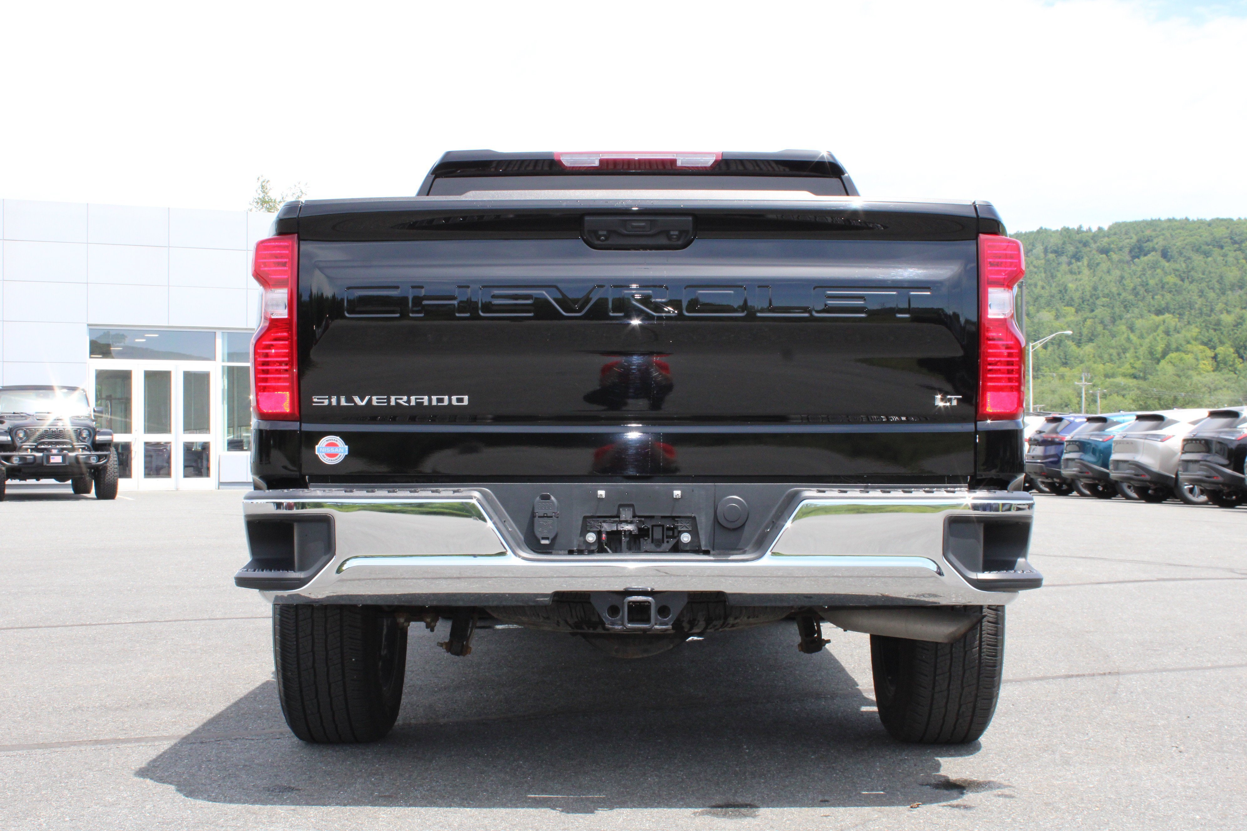 Used 2023 Chevrolet Silverado 1500 LT AWD/4WD image 10