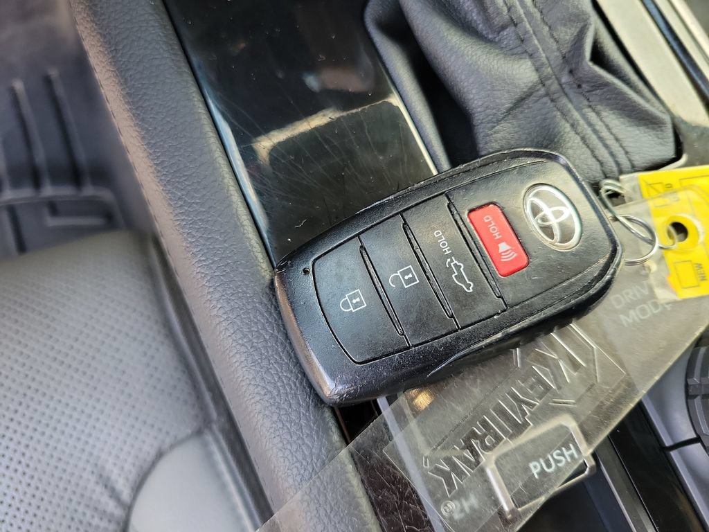 Used 2024 Toyota Tundra Limited AWD/4WD image 31