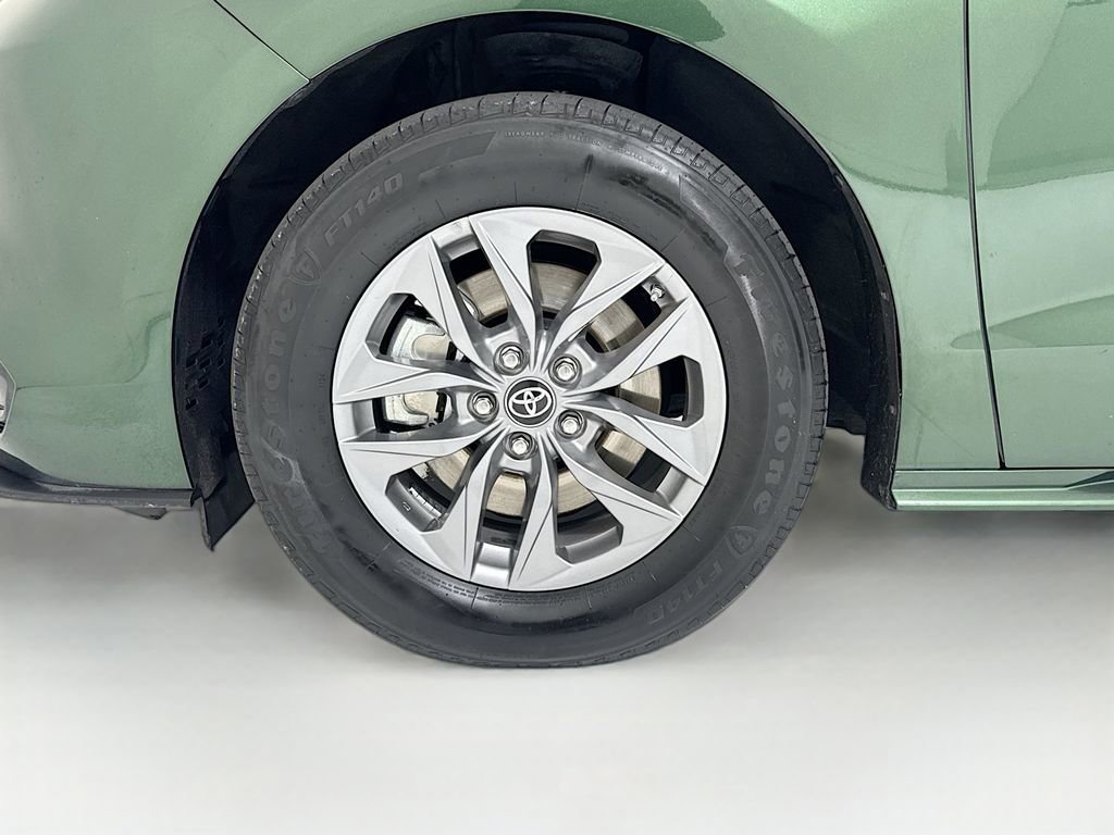 Used 2022 Toyota Sienna LE image 26