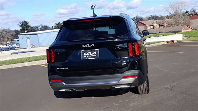 New 2026 Kia Sorento S image 2