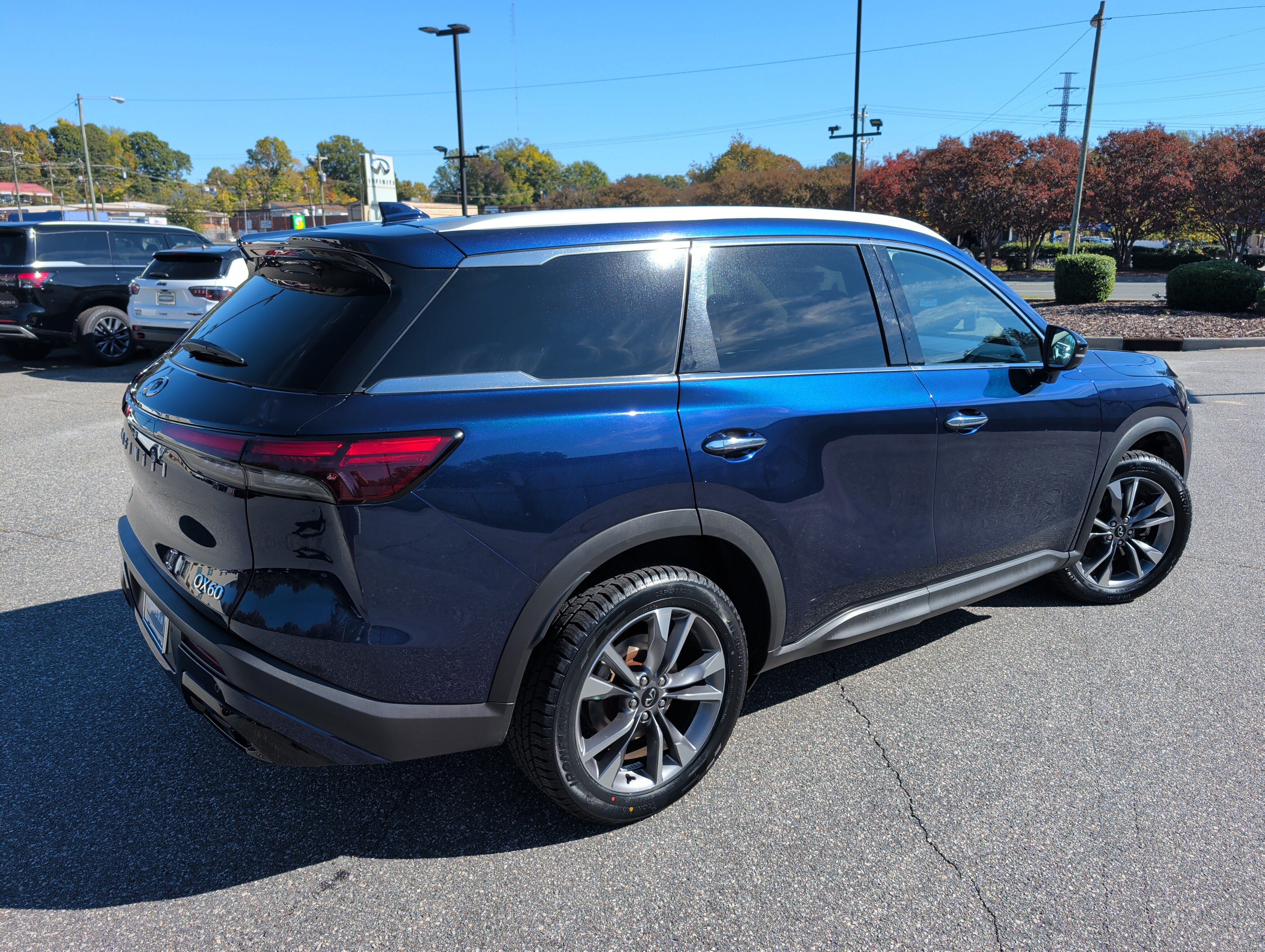 Used 2024 INFINITI QX60 Luxe FWD image 4